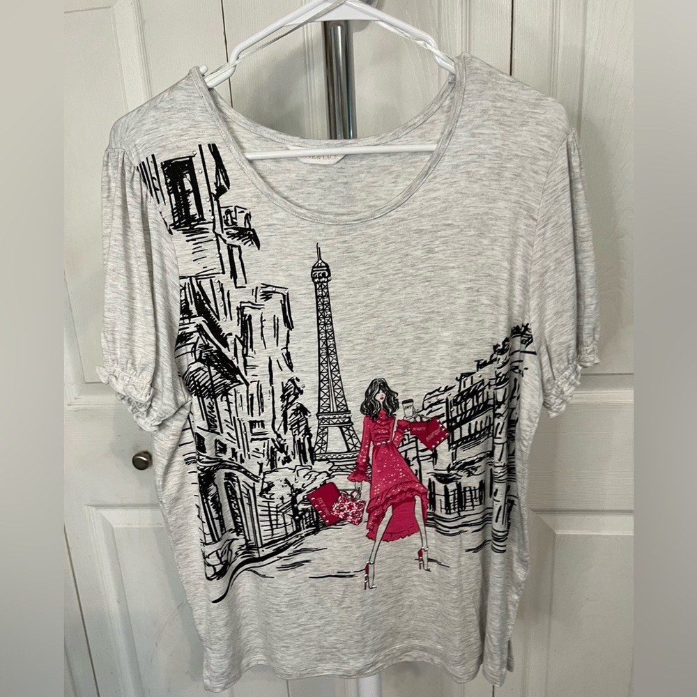 Love & Lace Short Sleeved Gray T Shirt L Large Top Paris Eiffel Tower French